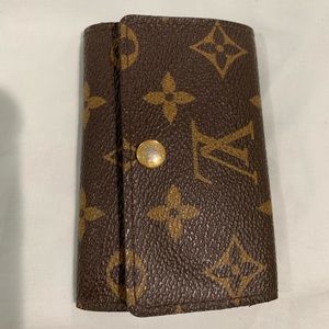 LV key holder